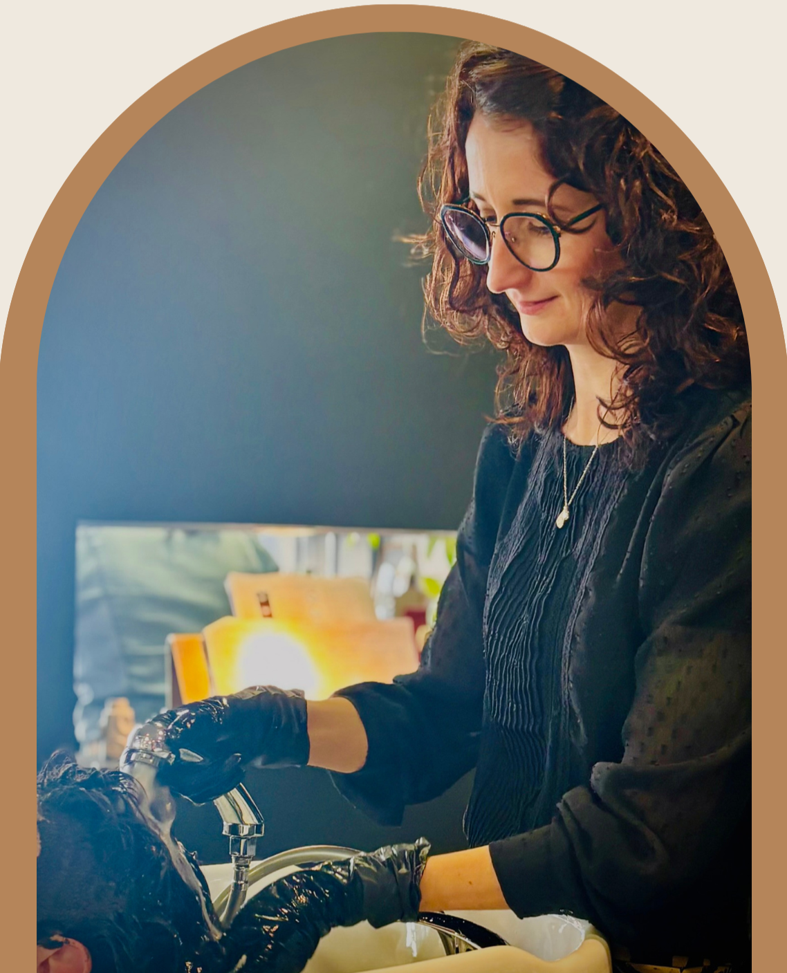 Kelly Pique Coiffeuse coloriste coloration végétale experte et formatrice bretagne