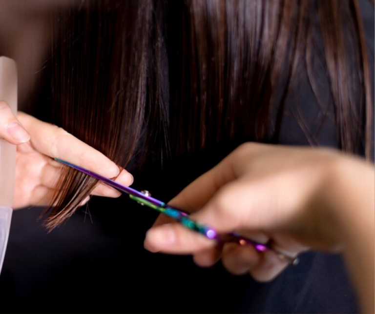 COUPE AU CISEAUX kelly coiffeuse végétale